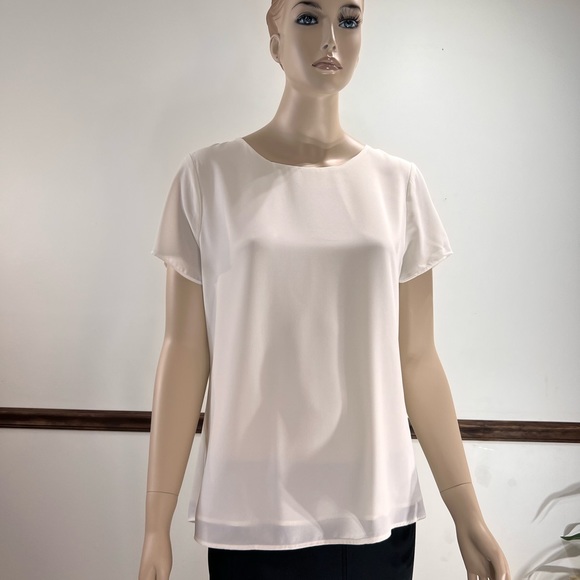 VERSONA short sleeved cream pullover top. - Picture 1 of 4